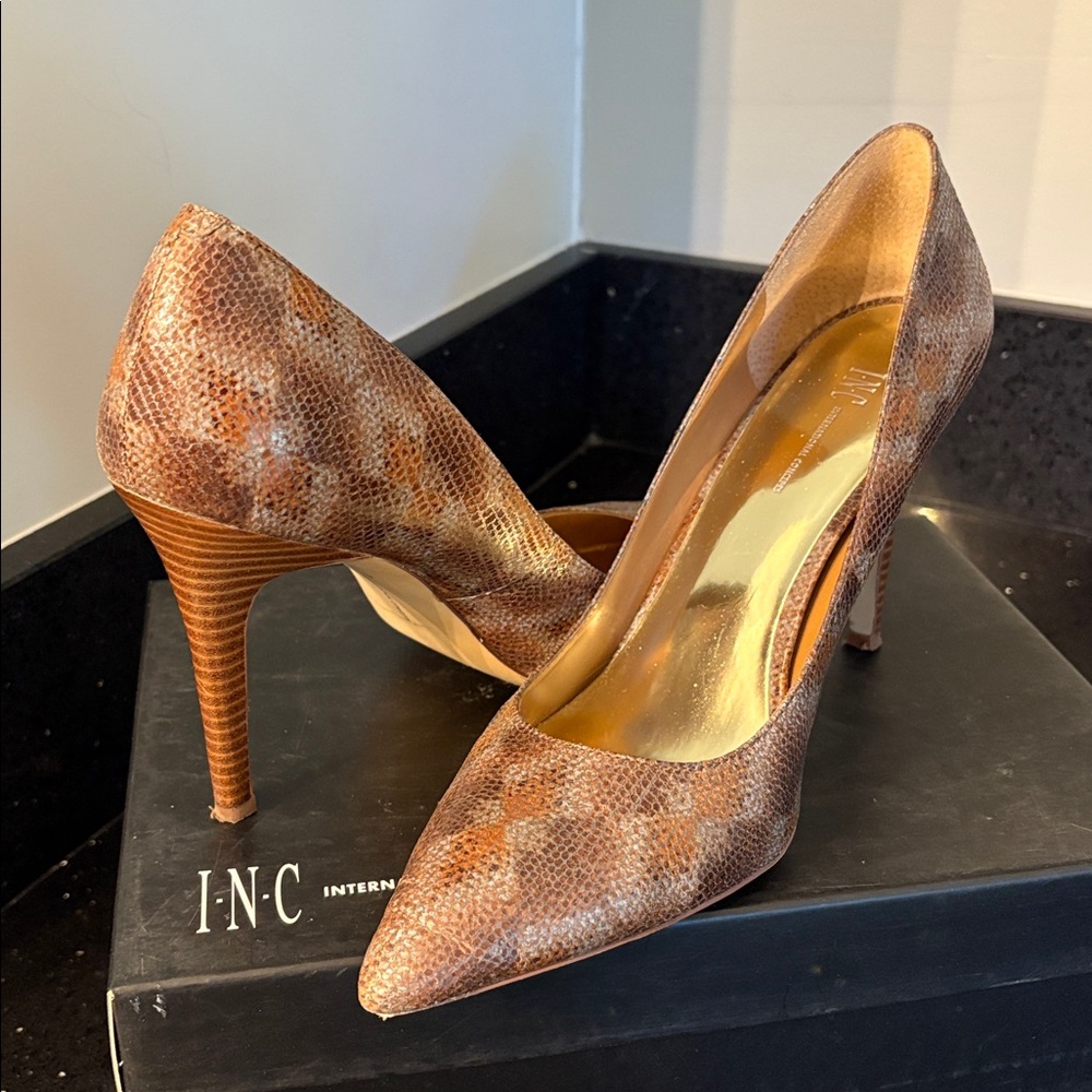 *INC International Concepts BEAUTYBLU Brown Blue Snakeskin Pointy Toe Pumps